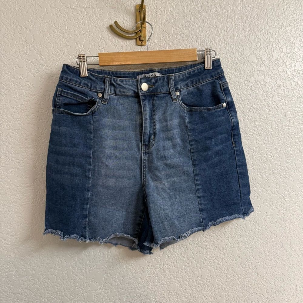 Arula stretchy denim dual colored shorts size 12